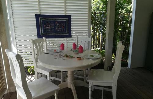 Le Diamant House | la case dentelle bungalow