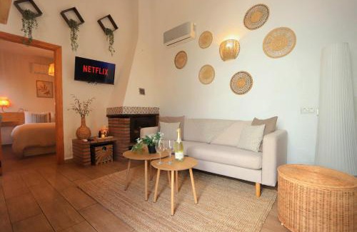 Urbanizacion Pinos Verdes Apartment | La Casita Andaluz Marbella 10min Beach Walk