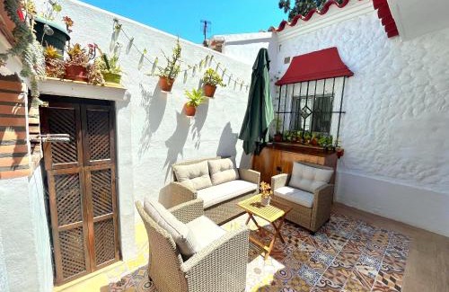 Urbanizacion Pinos Verdes Apartment | La Casita Andaluz Marbella 10min Beach Walk