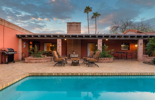 Camelback Sierra House | La Casona by AvantStay Gorgeous Spanish Style Oasis w/ Historic Charm & Pool