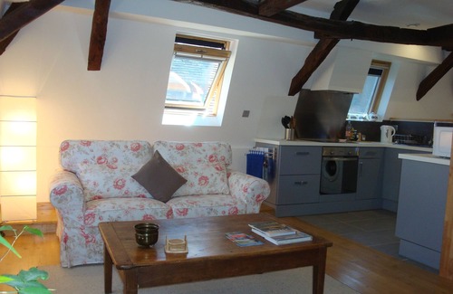 Beaulieu-sur-Dordogne Apartment | La Charente, charming apt. centrally located medieval village and walk to river