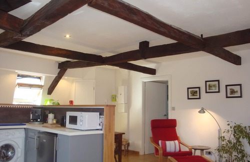 Beaulieu-sur-Dordogne Apartment | La Charente, charming apt. centrally located medieval village and walk to river