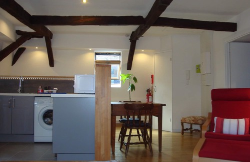 Beaulieu-sur-Dordogne Apartment | La Charente, charming apt. centrally located medieval village and walk to river