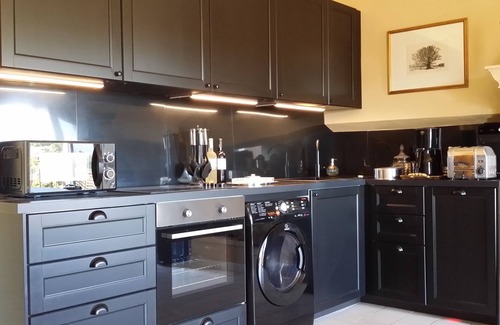 Roussillon Apartment | "LA DAME AU BALCON" on the village square