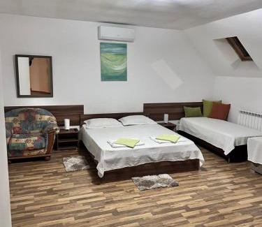 Arad House | La Danezul