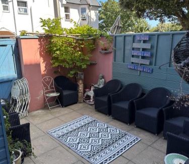 Bournemouth City Centre House | La Di Da Hotel beach town