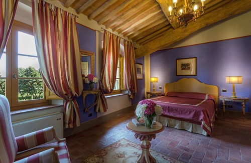 Badia Cantignano House | La Dimora dell'Inventore Luxury B&B