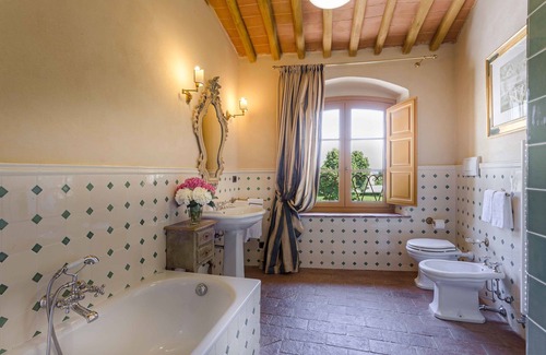Badia Cantignano House | La Dimora dell'Inventore Luxury B&B