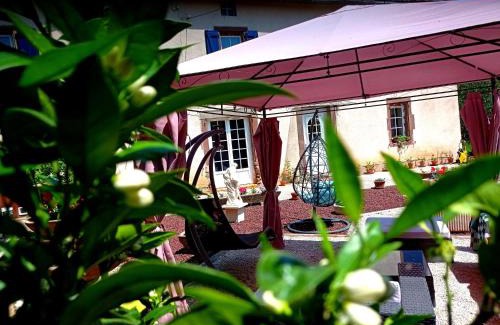 Montirat Bed & Breakfast | La Douce Parenthèse B&B entre bois et champs-Accueil motards