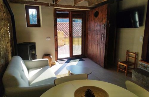 Vilafranca Ski Chalet | LA DULA, Casa Boutique en el casco antiguo y junto a la montaña