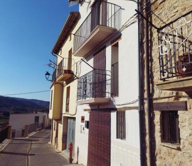 Vilafranca Ski Chalet | LA DULA, Casa Boutique en el casco antiguo y junto a la montaña