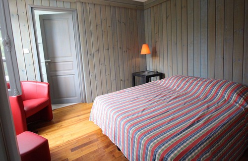 Breuillet Cottage | La Ferme du Vallon Gîtes is located 3 km from the beaches