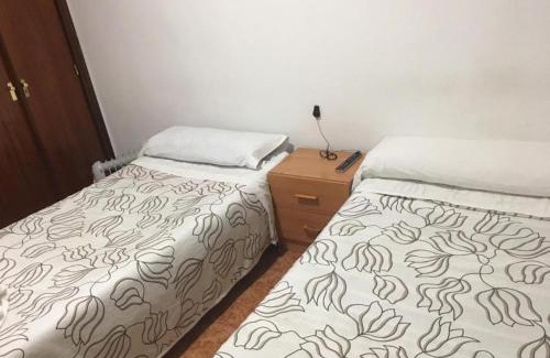 Zaragoza Centro House | La Ferroviaria - Pequeña Suite De 1 Dormitorio Con Salón y Office más Baño Privado - Prohibido Fumar- Sin Ascensor-