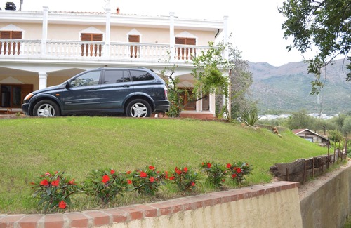 Ceriale Bed & Breakfast | La Gallina nel Castello - Esotica