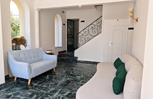 Cap-d'Antibes Hotel | La Garoupe Gardiole Boutique Hotel