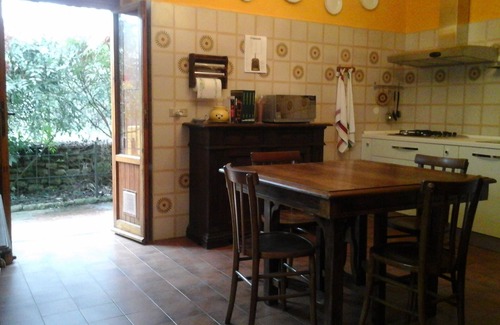 Montespertoli House | La Giuncaia, a farmhouse in the hills of Chianti with a private garden and pool for you