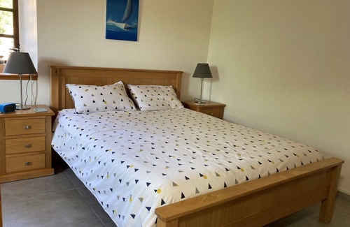 Payzac Bed & Breakfast | La Glycine at Mas de la Giralde. Continental breakfast included. Pool and views