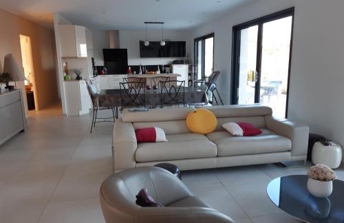 Donzenac Bed & Breakfast | La grande Maison