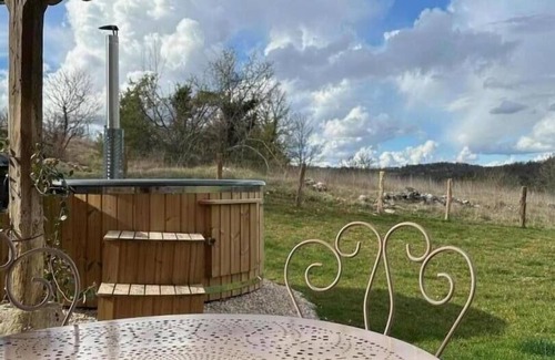 Cajarc House | La Grangette d'Yvette with wood-fired Nordic bath