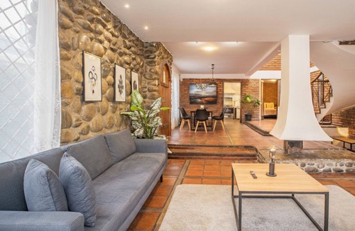 San Sebastian House | La Herrería Moderna: Un Oasis Industrial en Cuenca