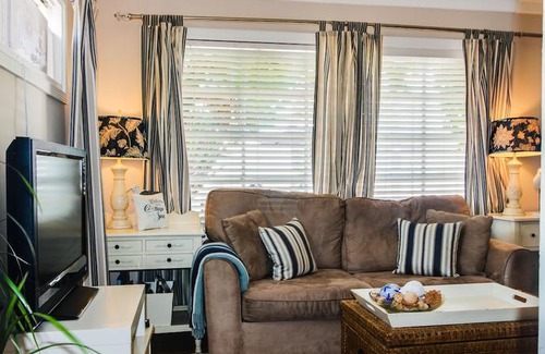 Beach Barber Tract Cottage | La Jolla Cottage