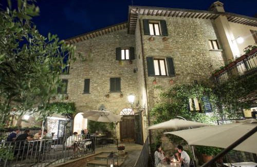Montone Hotel | La Locanda Del Capitano