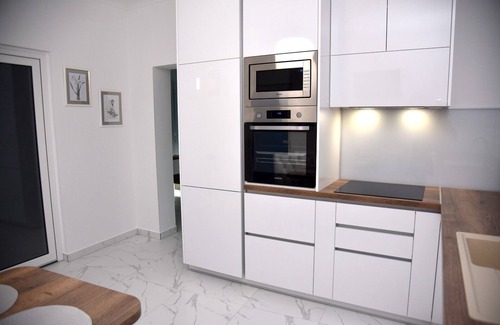 Nasice Apartment | La Luna ⭐ Premium Deluxe Apartment with free Jacuzzi and Bikes