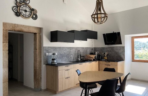 Ailhon House | "la Maison Bleue du Plot": Maison en Pierre Avec Piscine et Terrain de Pétanque