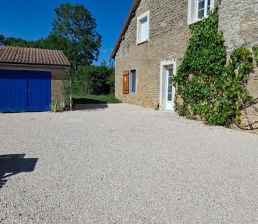 Marcilly-Ogny House | la maison bleue