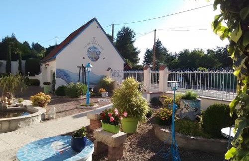 Thesee House | La Maison Bleue