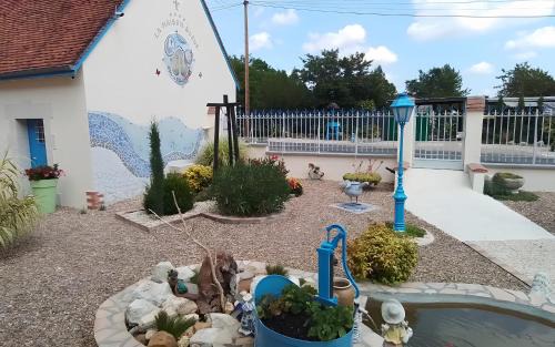 Thesee House | La Maison Bleue