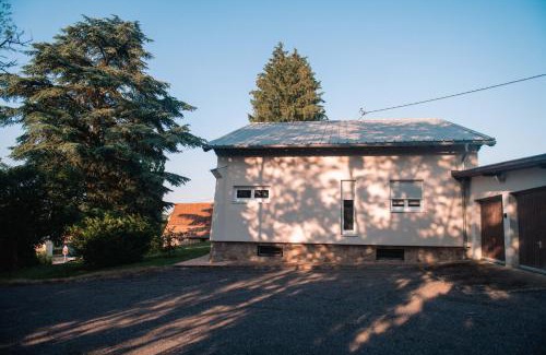 Dossenheim-sur-Zinsel House | La Maison du cèdre