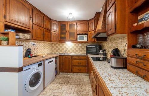 Coron House | La Maison du Bonheur - Grand Jardin