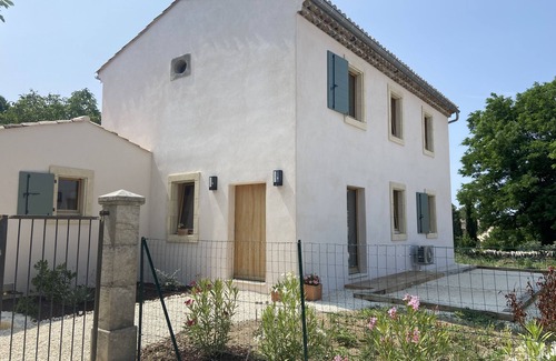 Grignan House | La Maison du Petit Jeu à Grignan : Piscine et vue sur le Château