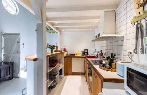 Saint-Aubin-de-Branne Apartment | La Maison des Voyages – Loft with Private Pool in the Heart of the Vineyards