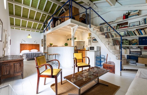 Saint-Aubin-de-Branne Apartment | La Maison des Voyages – Loft with Private Pool in the Heart of the Vineyards