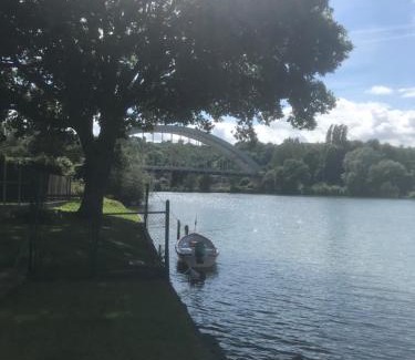 Saint-Pierre-du-Vauvray House | La maison des pêcheurs