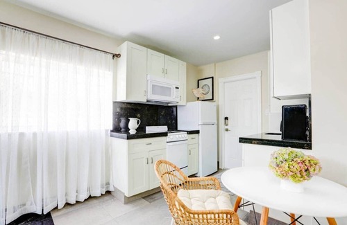 South Lake House | La Moderna: A Private Guesthouse