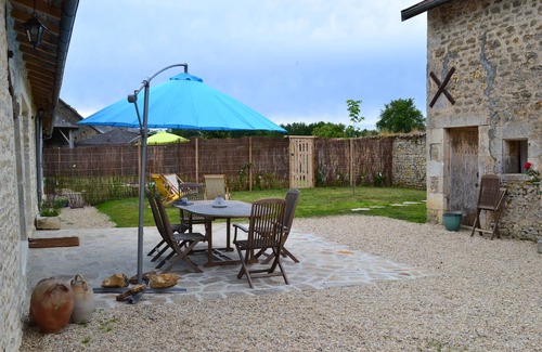Pleuville House | La Motte, pretty cottage in the countryside and swimming pool for 6 people