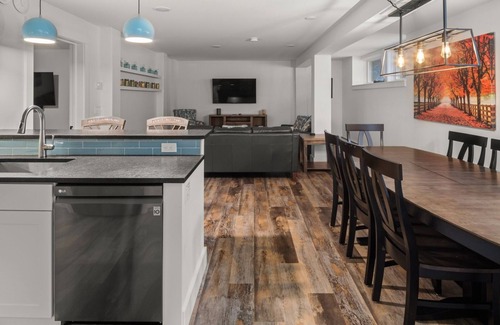 Warren Condo | La Pasta At Mad House 4 Bedroom Condo by RedAwning