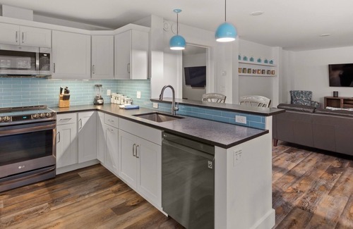 Warren Condo | La Pasta At Mad House 4 Bedroom Condo by RedAwning