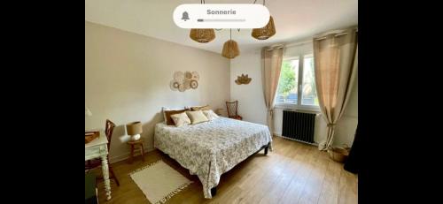 Cahors Bed & Breakfast | La Pause Cadurcienne, table et chambre d'hôtes
