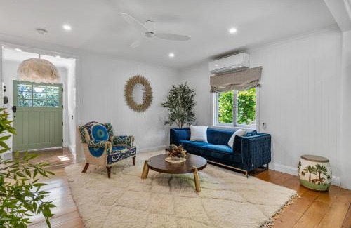 Cannonvale House | La Petite Boheme-Pet friendly - boat parking