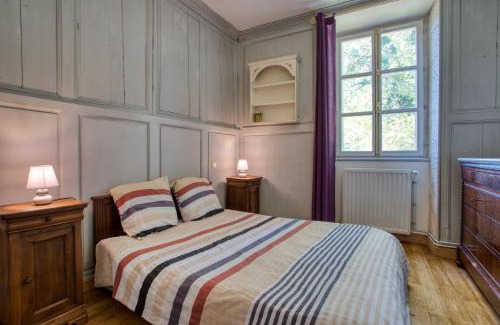 Mayac House | La Petite Cour