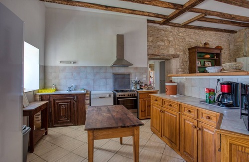 Mayac House | La Petite Cour – Spacious House with Shared Pool in the Heart of Périgord