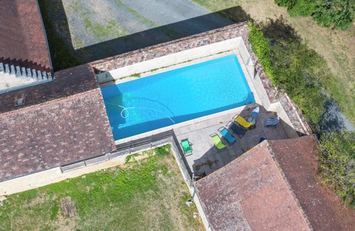 Mayac House | La Petite Cour – Spacious House with Shared Pool in the Heart of Périgord