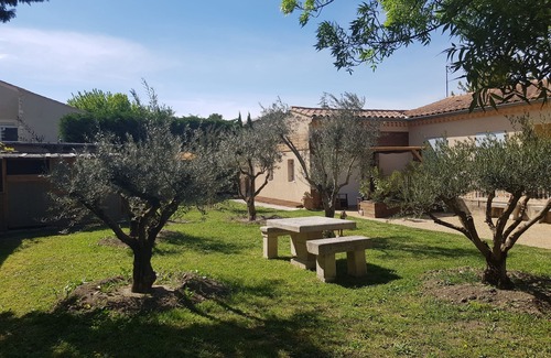 L'Isle-sur-la-Sorgue House | La Petite Garcine