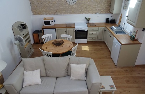 Oiron Cottage | La Petite Maison Bleue - New Gite with heated pool