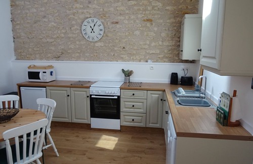 Oiron Cottage | La Petite Maison Bleue - New Gite with heated pool