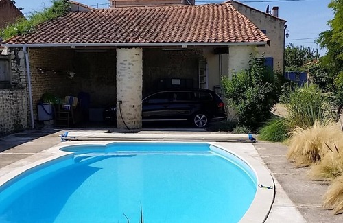 Oiron Cottage | La Petite Maison Bleue - New Gite with heated pool